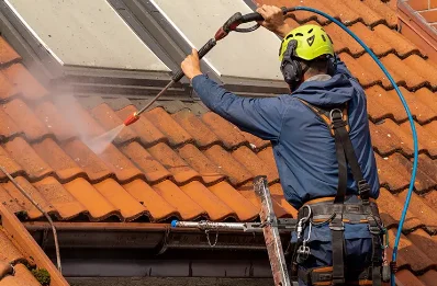 Démoussage et hydrofuge de toiture à Edern